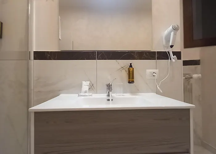 Gasthof Domus Quattro Cantoni LʼAquila